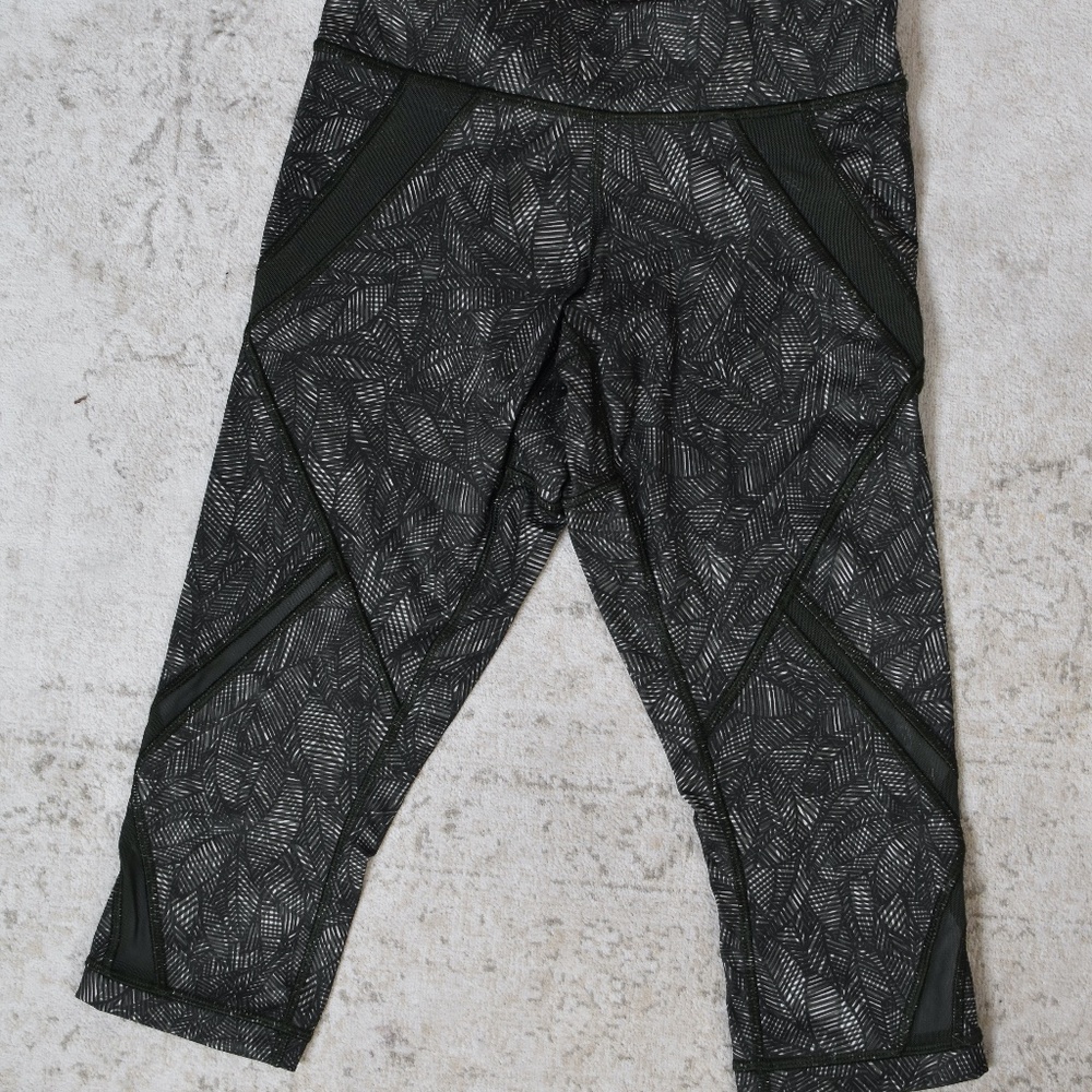 Lululemon Cropped Dark Green Leggings